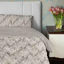 SINGLE-Lorian-Lifestyle-1.webp