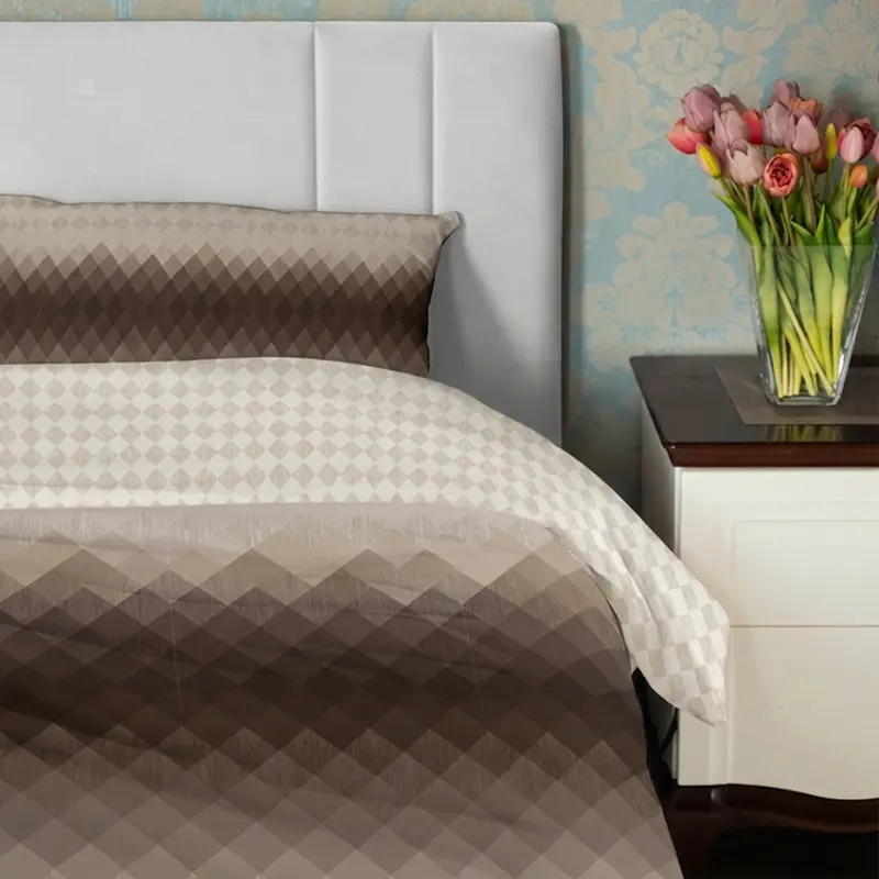 SINGLE-Amethyst-Brown-Lifestyle-1.webp