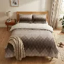 Double-King-Amethyst-Brown-Lifestyle-2.webp