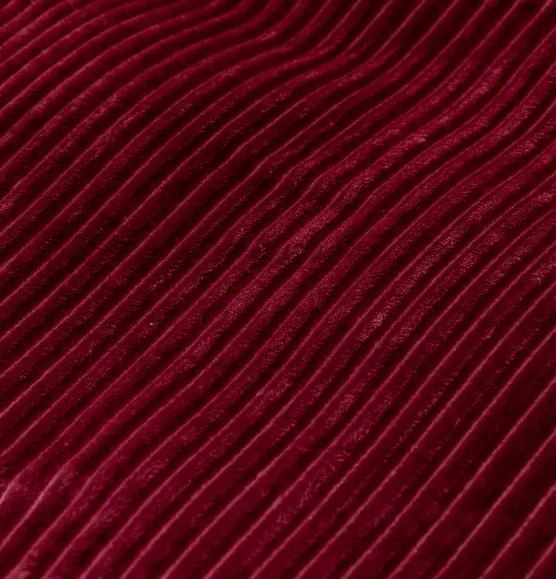 02_Focus_StripedFleece_RedWine_02.webp