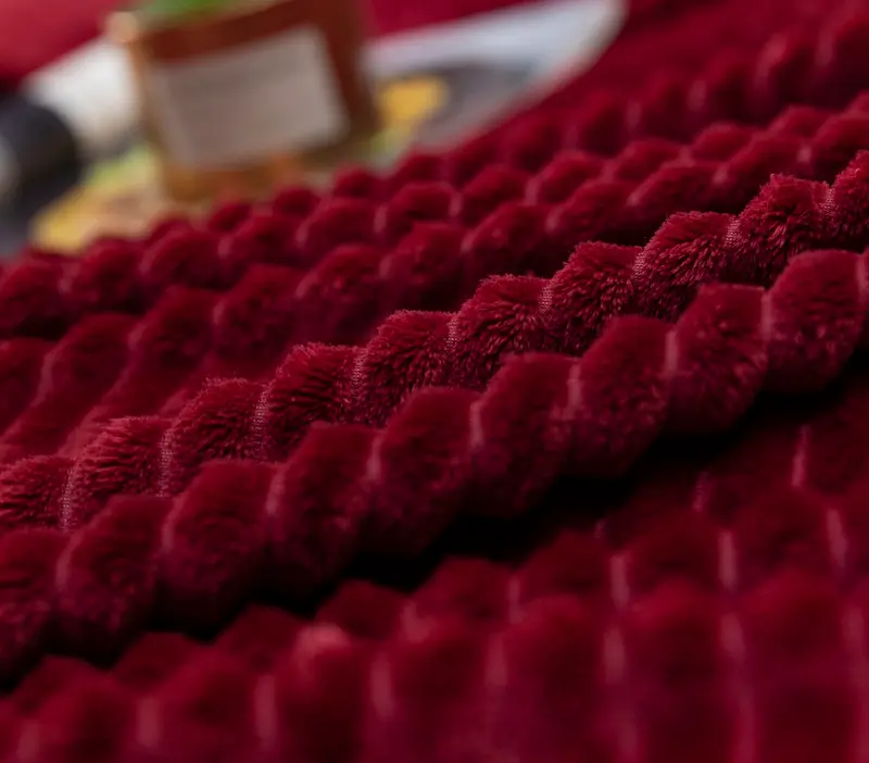 02_Focus_StripedFleece_RedWine_04.webp